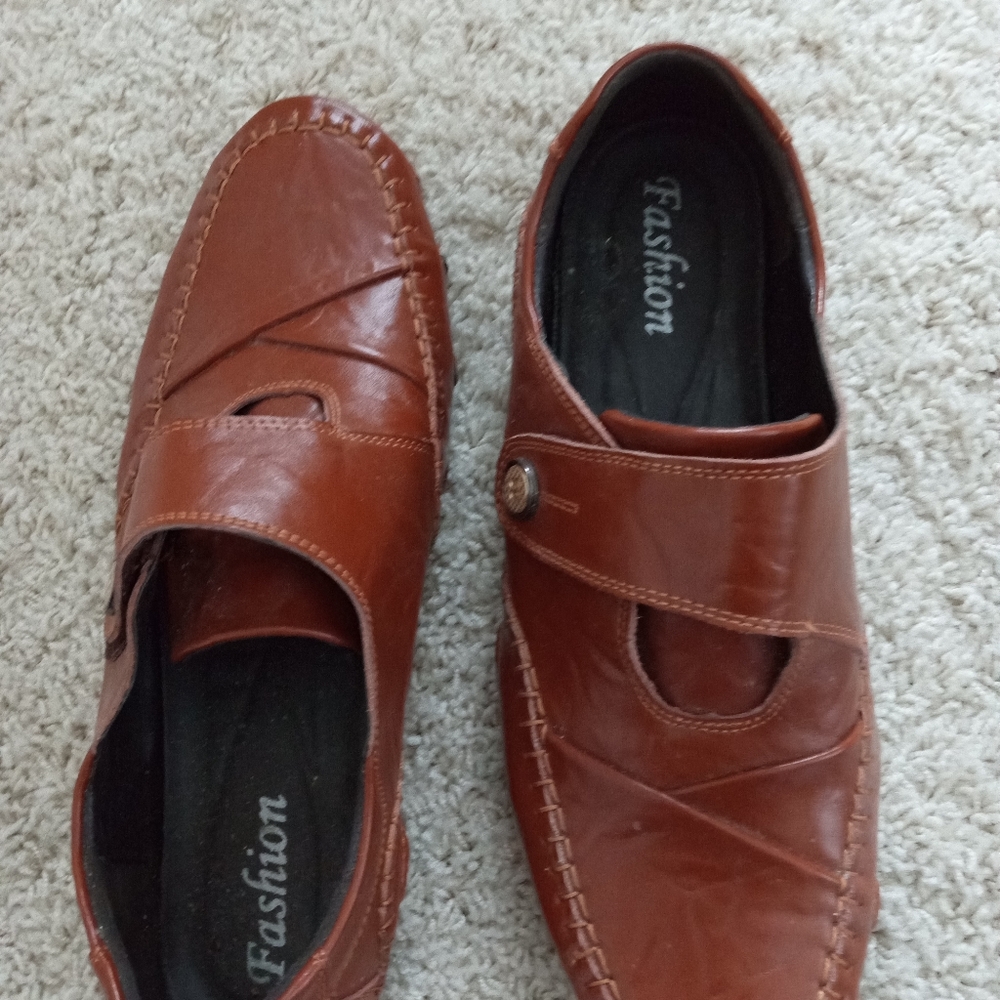 Men's Size 11 Shoe, color: Caramel